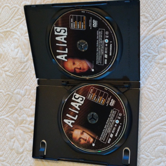 Alias the Complete first Season Six Video Disc Set Featuring Jennifer Gardner - Picture 12 of 12